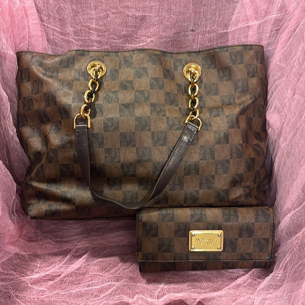 Large Michael Kors Tote and Wallet Set